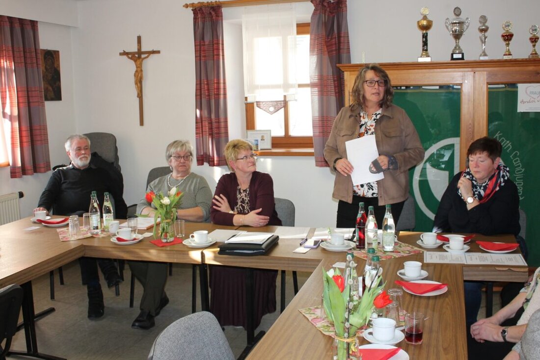Burkhardsreuth. Der Katholische Frauenbund zieht bei der Hauptversammlung eine positive Bilanz: Vorstand bestätigt, drei Neueintritte und 72 Mitglieder. Termine 24. Februar, 19 Uhr, und 24. April; 500 Euro Spende, 15 Ehrungen.