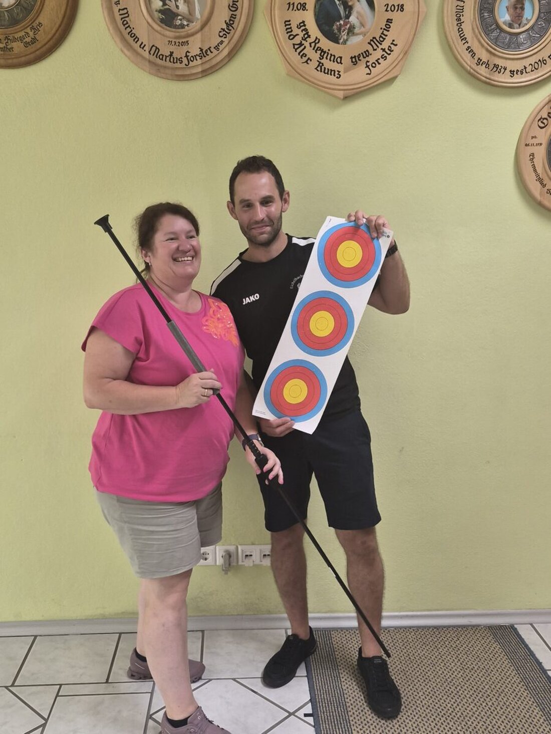 Weihern. Premiere in Weihern: Beim ersten Senioren-Blasrohrschießen triumphiert Kathrin Schönl als einzige Frau mit starken 132 Ringen.