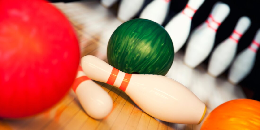 Amberg-Sulzbach. Der Landkreis sucht die Kegel-Landkreismeister in Wettkämpfen vom 16. September bis 18. Oktober, ausgerichtet vom Kegelverein Fortuna Neukirchen. Anmeldungen sind bis zum 10. September möglich, Siegerehrung erfolgt am 18. Oktober.