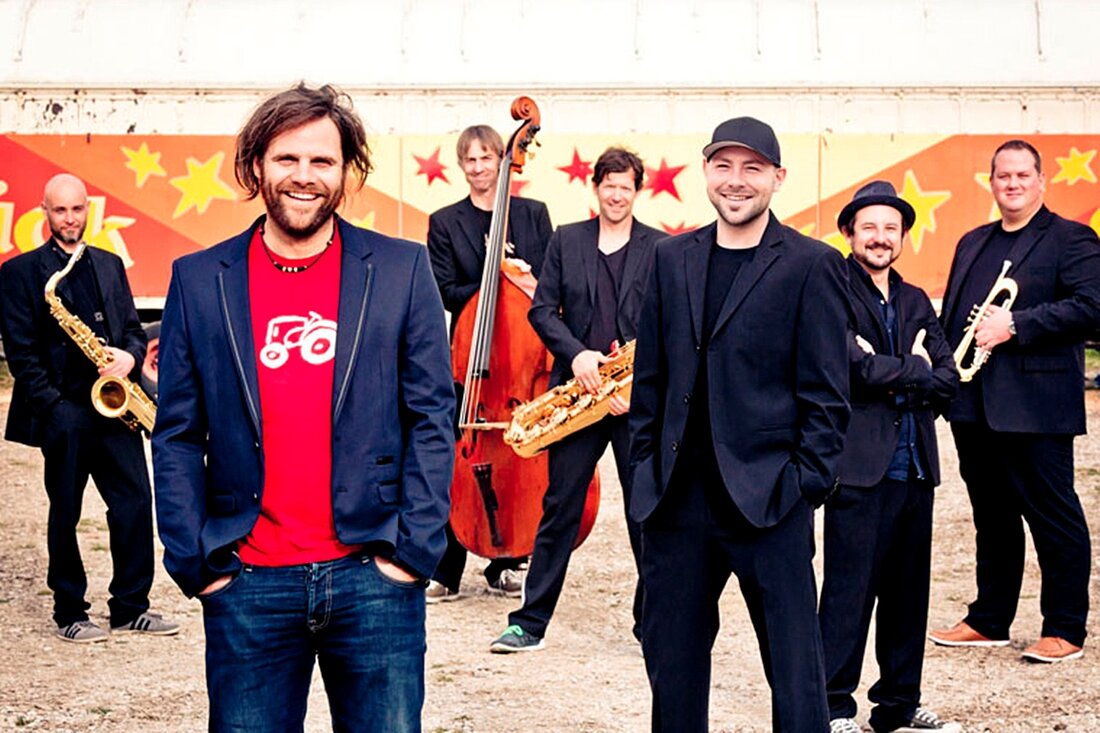 Rothenstadt. „Das einzige was sicher scheint ist, dass es mit dem Sitzen jetzt vorbei sein wird“, so der Keller Steff auf die Frage, was einem auf der neuen Konzert-Tour 2016 bei [&hellip;]