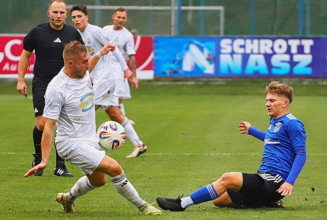 Etzenricht. Nach 16 Wochen Pause empfängt der SV am Samstag um 14 Uhr den TB Roding zum Kellerduell der Landesliga. Nur drei Punkte trennen beide Teams, es geht um Big-Points nach dem 0:5-Restart gegen Burglengenfeld.