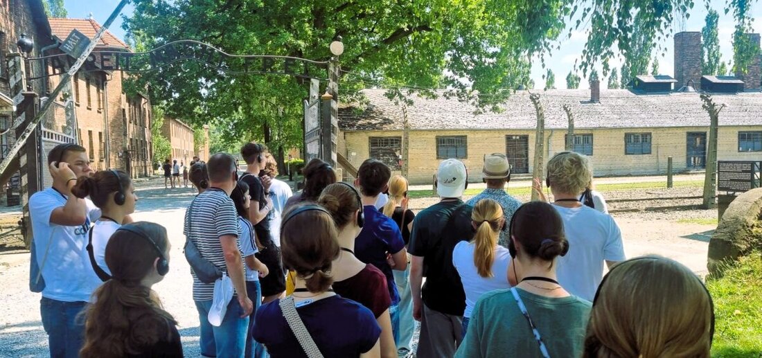 Weiden. Auch im Jahr 2025 stand für die Zehntklässler des Kepler-Gymnasiums eine besondere Studienfahrt auf dem Programm: die Reise nach Auschwitz und Krakau. 