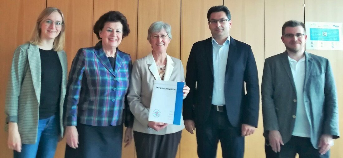 Weiden. Das Kepler-Gymnasium in Weiden sucht Gastfamilien für tschechische Austauschschüler.  Seit über 20 Jahren organisiert die EUREGIO EGRENSIS das „Bayerisch-Tschechische Gastschuljahr“ und ermöglicht tschechischen Jugendlichen Aufenthalte an einem bayerischen Gymnasium im [&hellip;]