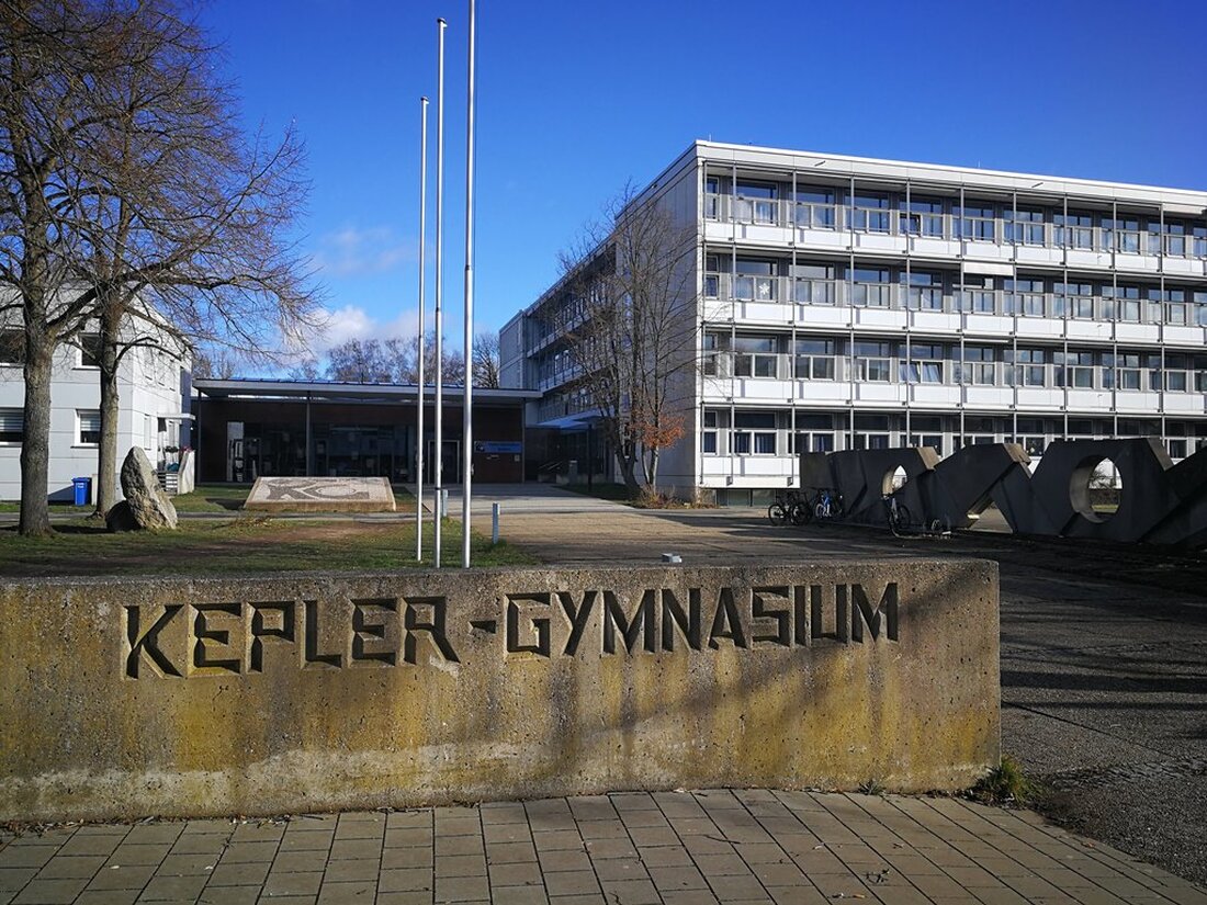 Weiden. Die Stadt Weiden rüstet sich für die Ausbreitung des Corona-Virus: Das Gelände des Kepler-Gymnasiums Weiden wird zum Behelfskrankenhaus umfunktioniert. Auf dem Kepler Gymnasium Weiden Gelände entsteht ein Behelfskrankenhaus, wie [&hellip;]