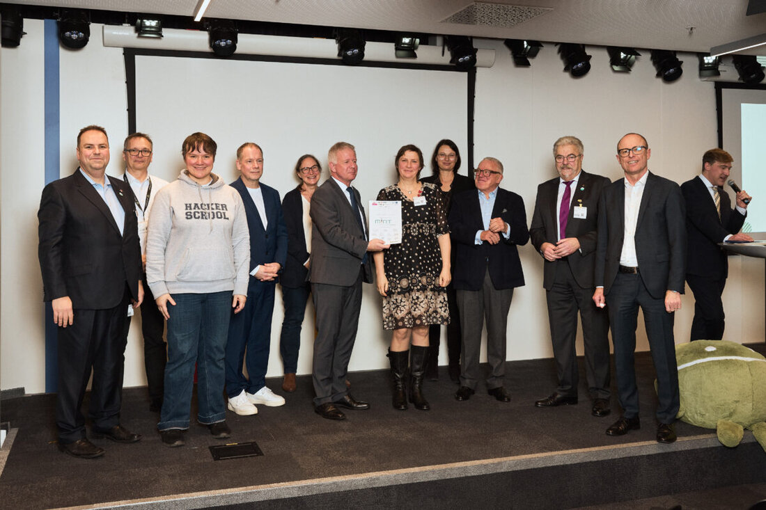 Weiden. Das Kepler-Gymnasium freut sich über eine besondere Anerkennung: Zum dritten Mal in Folge wird die Schule als "MINT-freundliche Schule" geehrt. 