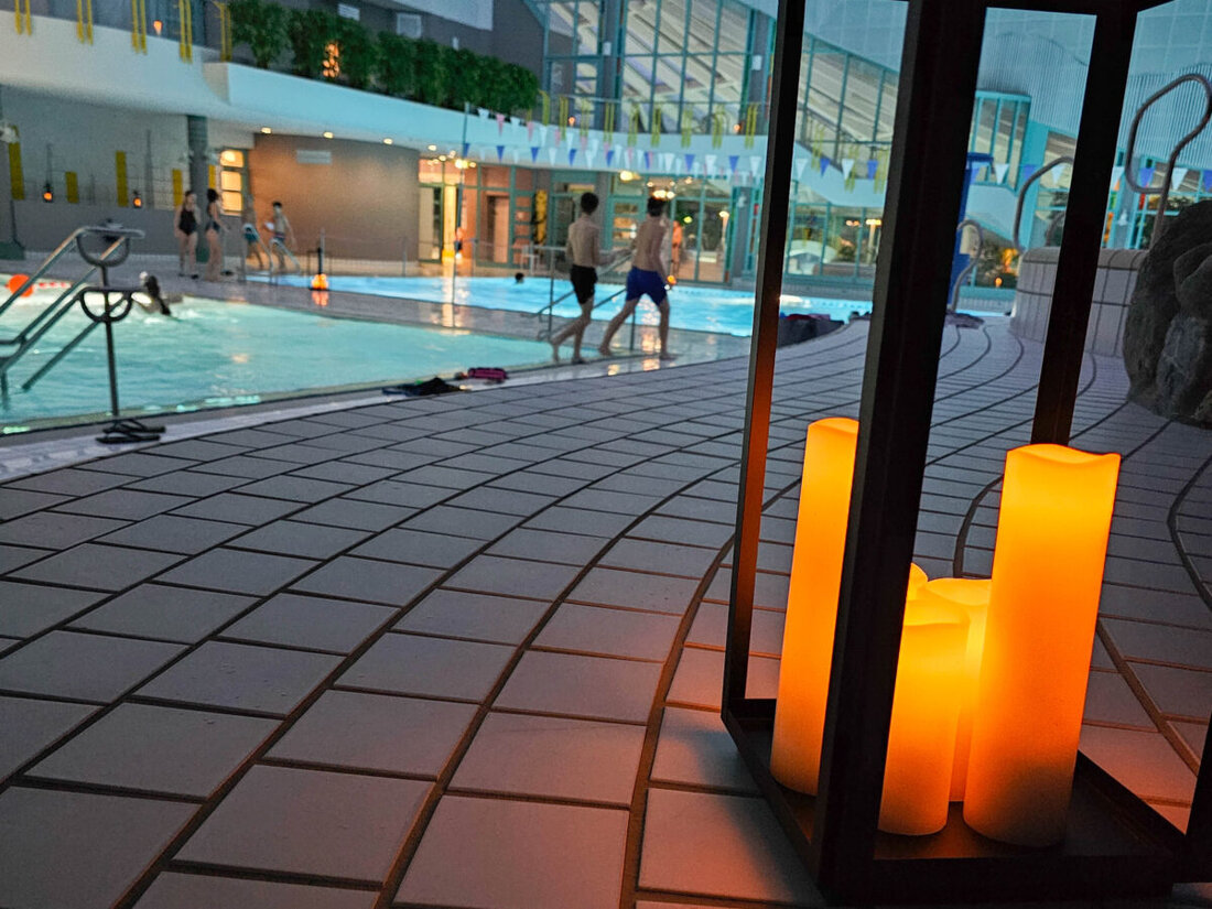 Amberg. Das Kurfürstenbad bietet 2025 Spielenachmittage, Kerzenscheinschwimmen, Saunaevents, 35-Jahre-Jubiläum am 9. November und neue Reha-Wasserkurse ab 17. Oktober.