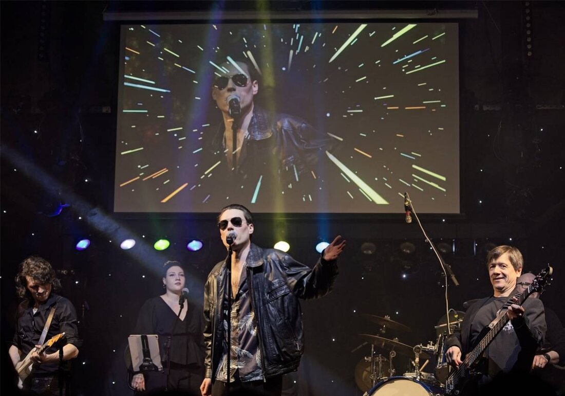 Thierstein. Der Burgsommer Thierstein präsentiert am 6. September 2025 um 20.00 Uhr in der Burgruine Thierstein die "40 JAHRE FALCO 3 Tour", eine Tribute-Show, die den legendären Wiener Popstar FALCO ehrt. Tickets für das emotionale Konzerterlebnis mit Hits wie "Rock Me Amadeus" sind auf okticket.de erhältlich.