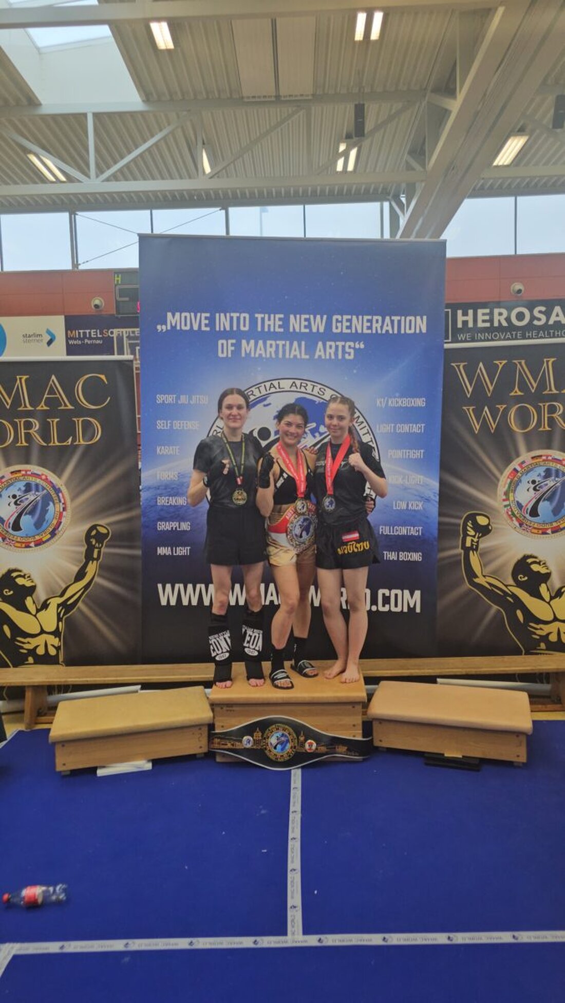 Wels. Bei den WMAC Austrian Nationals 2026 startete der Kickboxclub Amberg mit zwei Kämpferinnen. Jenny holte fünf Titel, Mila stand zweimal im Finale und verlor knapp; nun richtet sich der Blick auf die Gala in Auerbach.