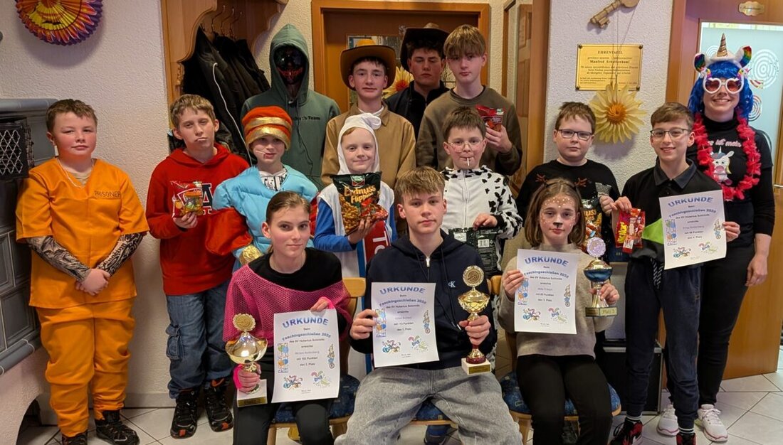 Schirmitz. Bunt und treffsicher: Beim Faschingsschießen der Jugend traten 15 Jungschützen kostümiert an, sammelten Zusatzpunkte und lieferten starke Ergebnisse. Es siegte Kilian Schiesl vor Miriam Rottenberg und Milla Fritsch.