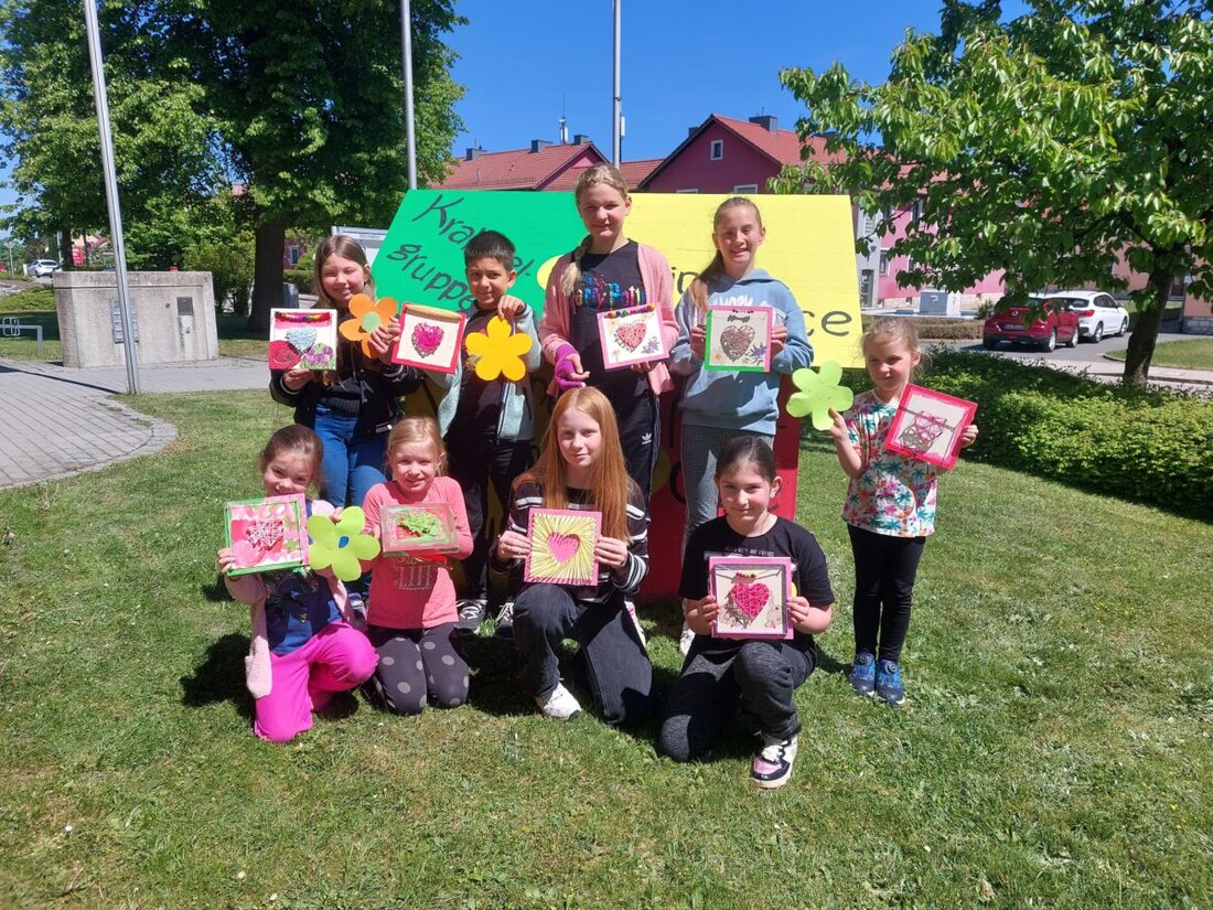 Maxhütte-Haidhof. Im Rahmen des Jugendprogramms bastelte Kinder kreative Geschenke für Mutter- oder Vatertag. 