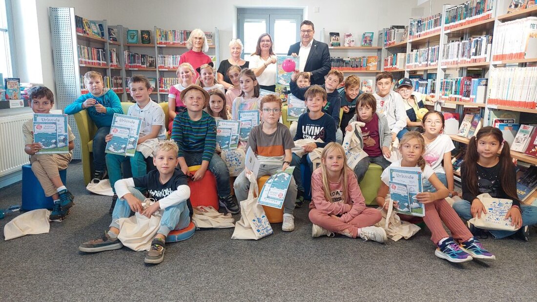 Wackersdorf. 25 Kinder lasen im Sommerferien-Leseclub der Wackersdorfer Bücherei insgesamt 145 Bücher, bei der Preisverleihung lobte der Bürgermeister ihr Engagement.