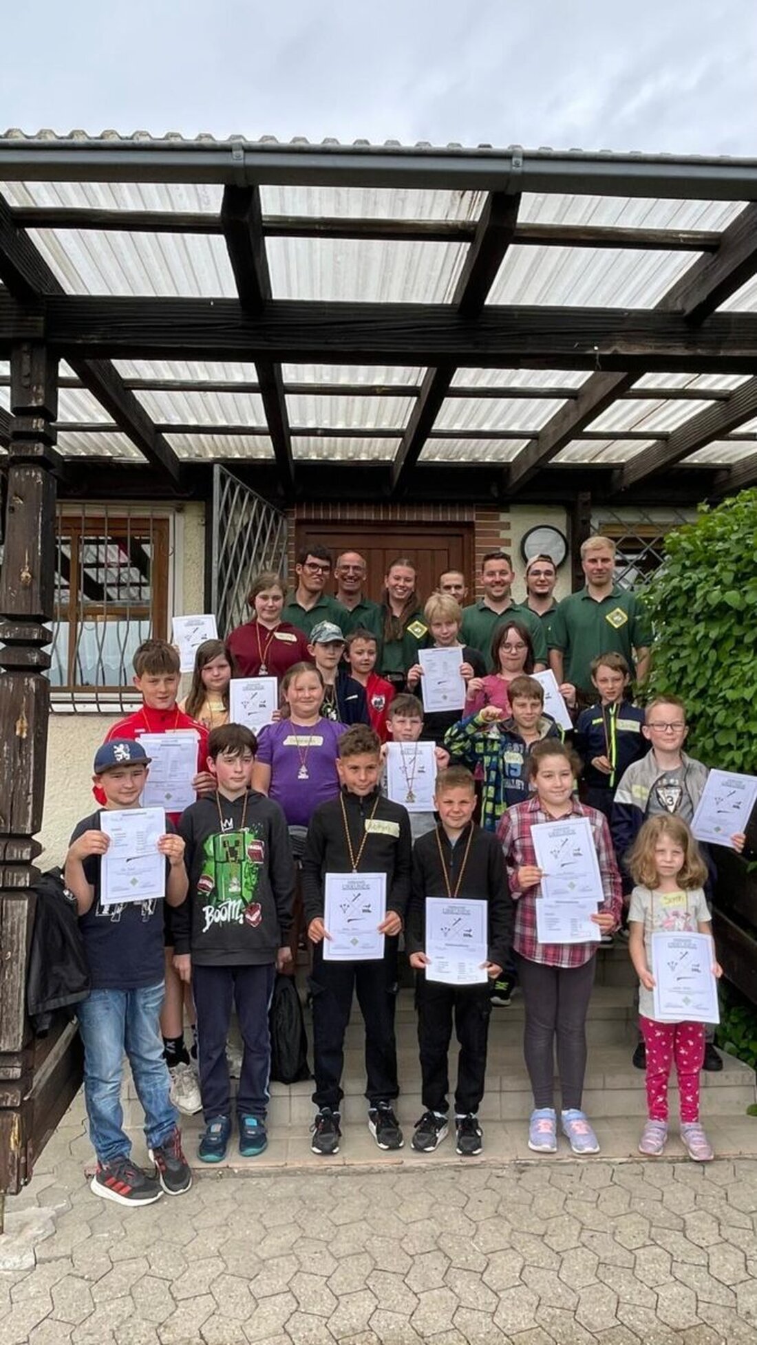 Leonberg / Maxhütte-Haidhof. Die Schützengesellschaft Plattl Leonberg e. V. lud 20 begeisterte Kinder und Jugendliche zu einem abwechslungsreichen Vierkampf ein – organisiert im Rahmen des städtischen Jugendprogramms. 