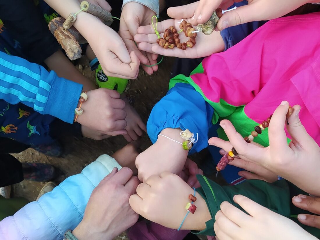 Schmidtstadt. Kinder erlebten auf dem Wasselbauernhof einen abwechslungsreichen Kindertag, inklusive Bio-Lebensmittelherstellung und Basteln. Der Hof bietet außerdem Camper-Stellplätze und verkauft eigene Bio-Produkte.