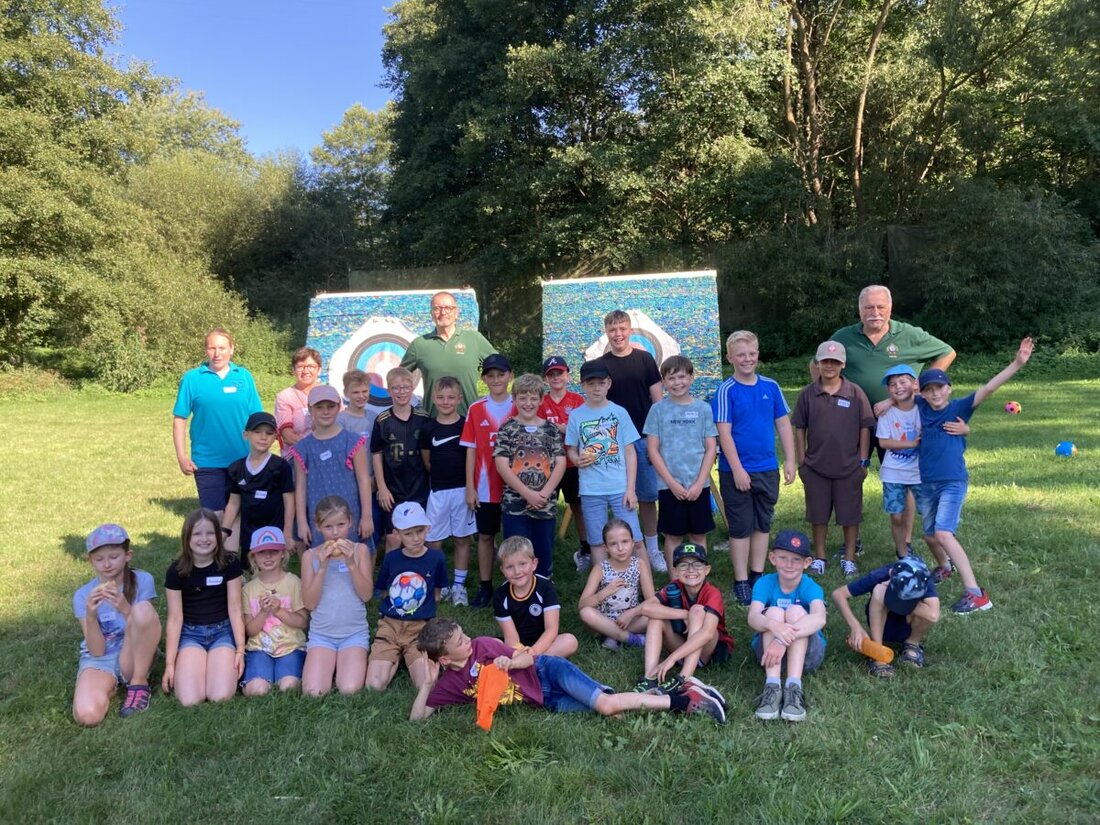 Neustadt/WN. Der Kinderferienclub hat einen interessanten Nachmittag mit Helfern des Schützenvereins Eichenlaub und der Eisstockfreunde organisiert. 