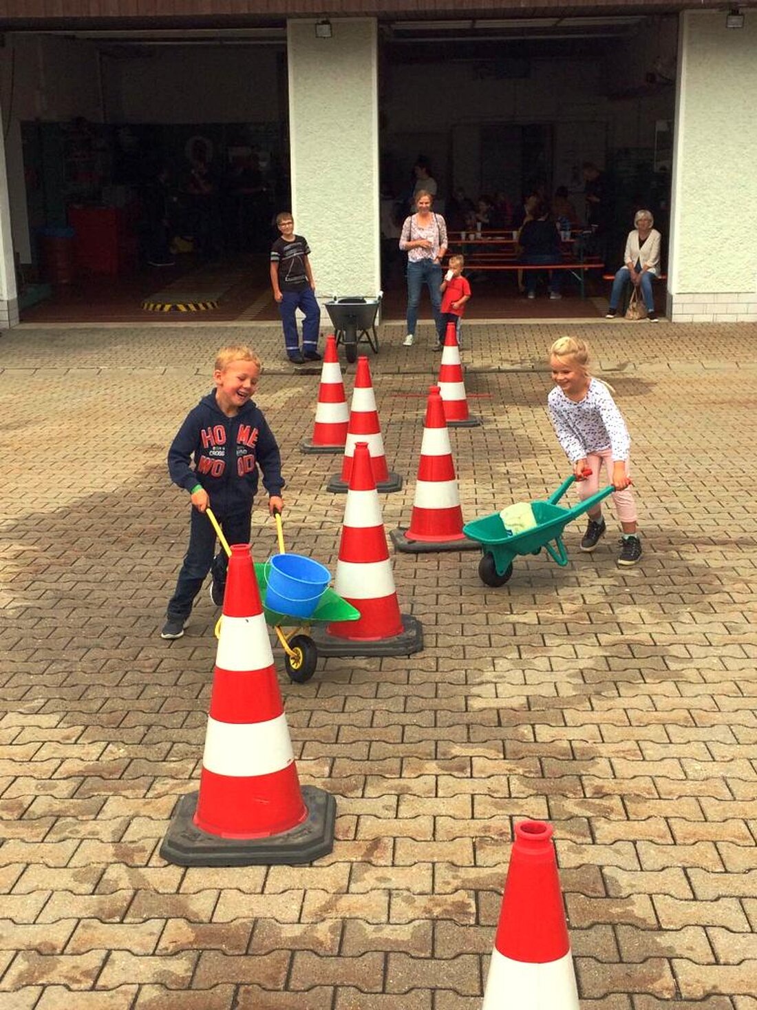 Vohenstrauß. Traditionell zum Ende der Sommerferien organisiert die Jugendfeuerwehr mit der Unterstützung der Jugendwarte Anton Schwägerl und Thomas Beierl im Rahmen des Ferienprogramms der Stadt Vohenstrauß die Aktion „Kinder bei [&hellip;]