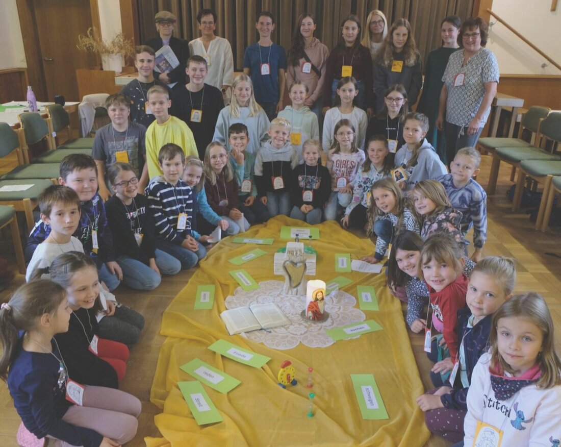 Floß. Der Kinderbibeltag in der katholischen Pfarrgemeinde St. Johannes der Täufer lockte über 20 Kinder mit Spielen und Basteln.