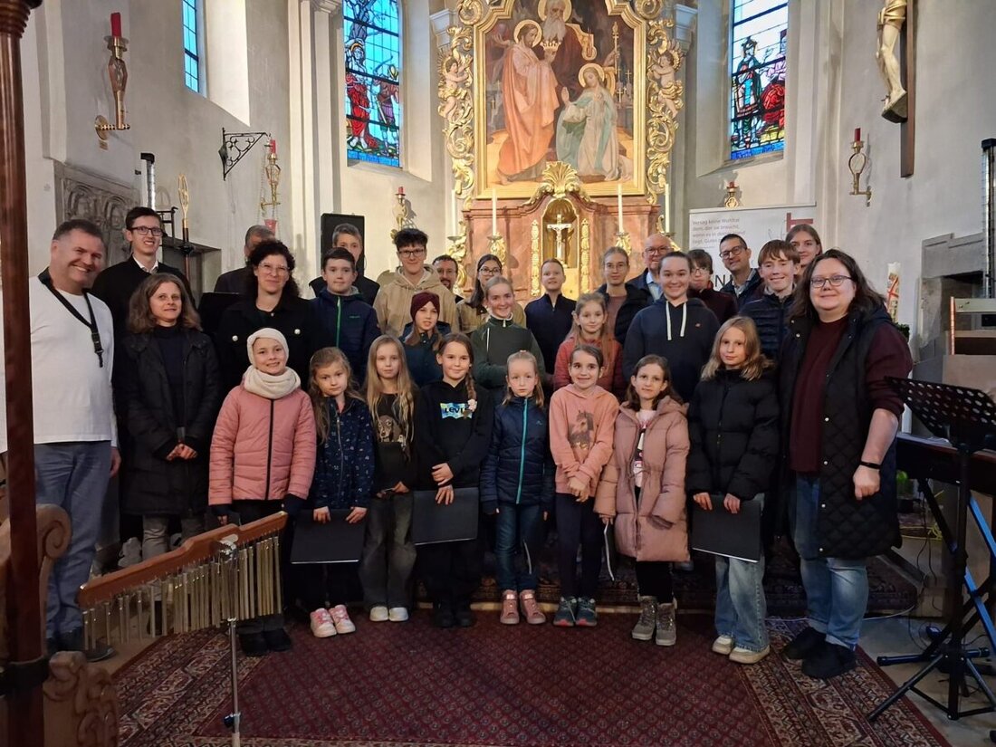 Weiden. In St. Sebastian begeisterten Sing & Smile und die MUT-Reihe für die OASE Weiden, erstmals mit dem Kinder- und Jugendchor unter Leitung von Thomas Winderl, Katrin Scheibl und Markus Uschold.