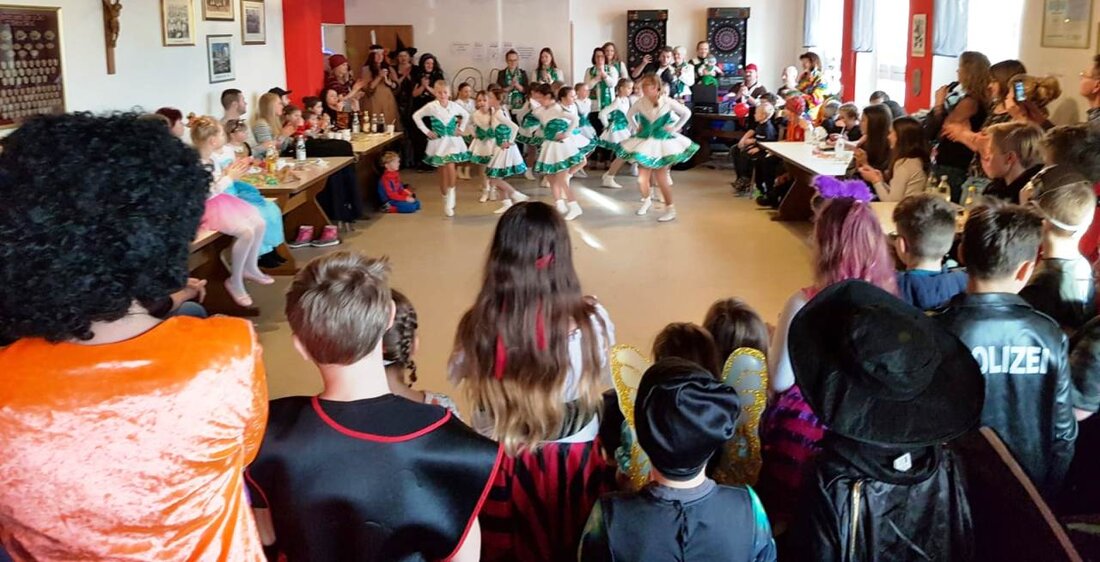 Dießfurt. Beim Kinderfasching in Dießfurt war das Sportheim am Samstagnachmittag wieder rappelvoll. Die Nachwuchsmaschkerer verbrachten mit ihren Eltern bei Spiel und Spaß am laufenden Band fröhliche und unterhaltsame Stunden. Von [&hellip;]