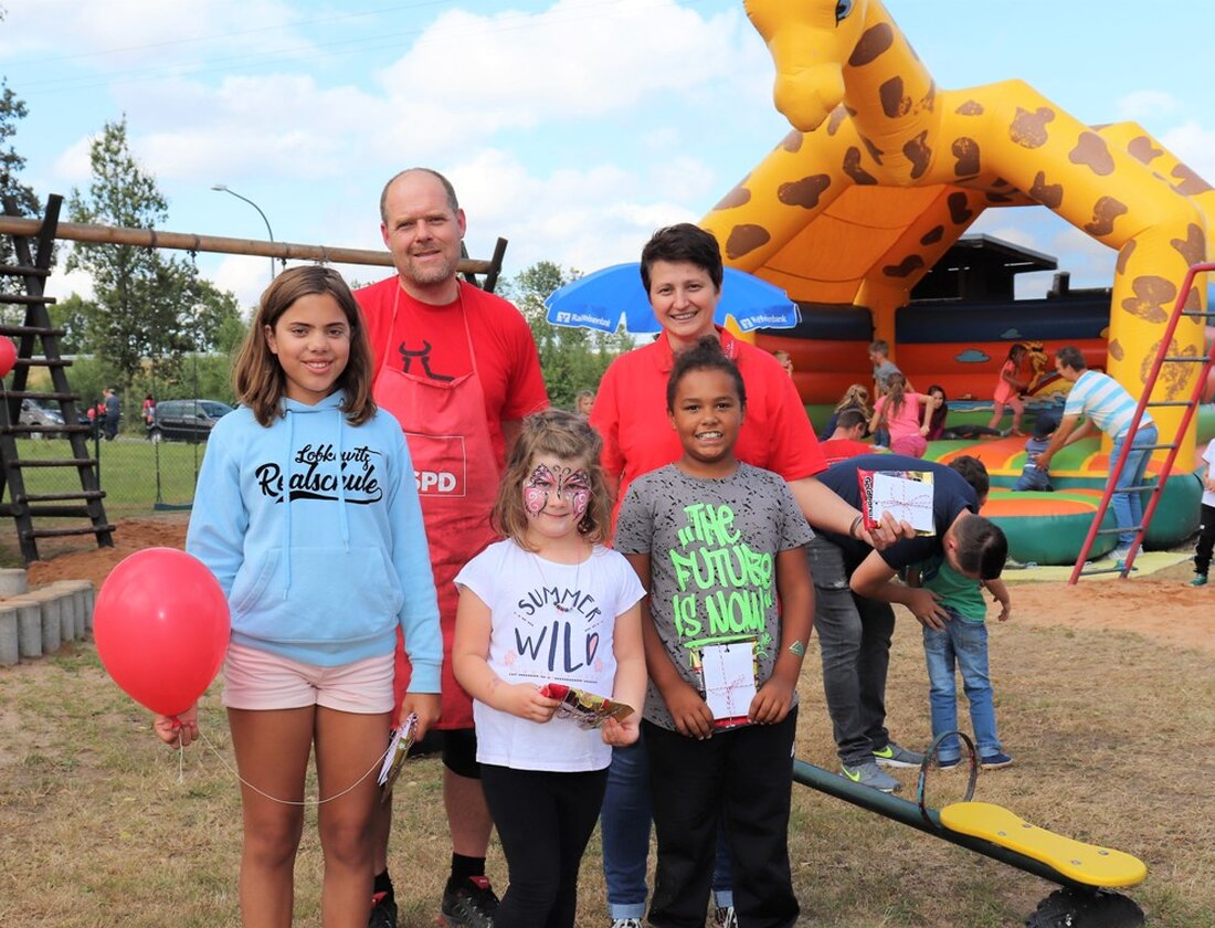 Schwarzenbach. „Fünf-vier-drei-zwei-eins!“ – Beim Countdown zählten die Kinder mit ein und schon ging’s für mehrere dutzend leuchtend roter Luftballons ab in die Höhe. Einige Kinder winkten ihrem Ballon noch lange hinterher. [&hellip;]