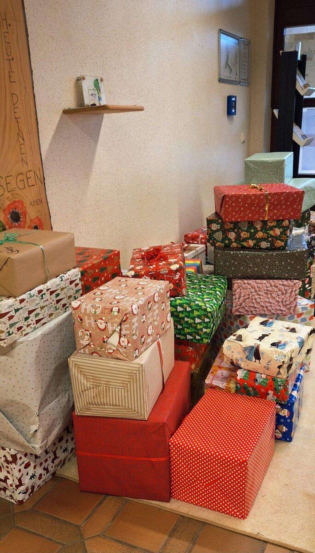 Grafenwöhr. Der Kindergarten St. Michael aus Pressath sammelte in der Adventszeit Sachspenden für den Bürgerladen, viele Familien machten mit. 50 verpackte Pakete sorgten bei der Verteilung am letzten Öffnungstag für große Freude.