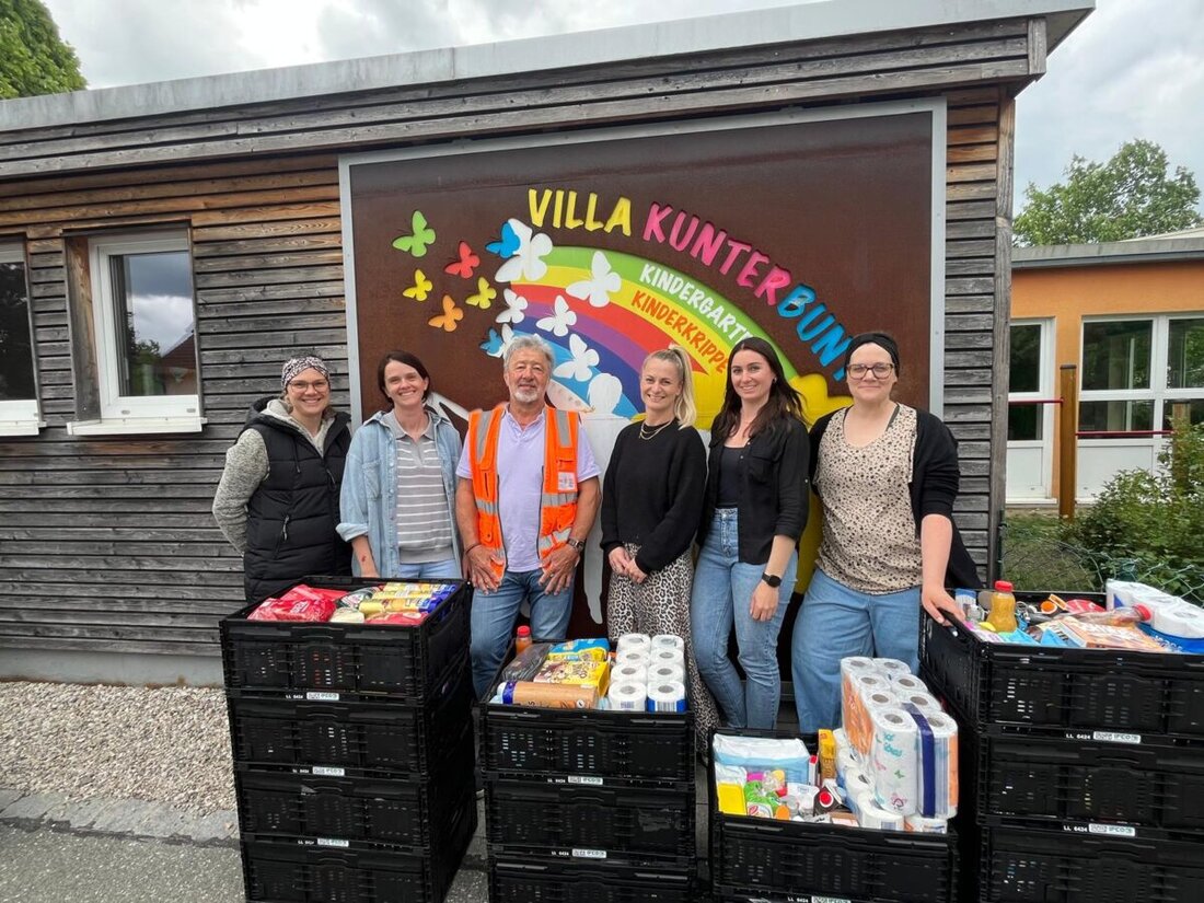 Schwarzenfeld. Der Elternbeirat der Villa Kunterbunt sammelte erneut Sachspenden für die Tafel Nabburg, da immer mehr Rentner und Alleinerziehende Hilfe brauchen. Kinder und Eltern füllten in sieben Gruppen Kisten, die Ehrenamtliche abholten.
