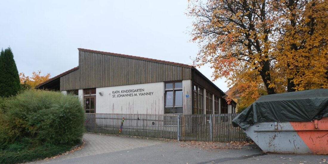 Floß. Die Kita St. Johannes wird zur Baustelle mit 3,1 Millionen Euro und die Heizung wird für 611.000 Euro zentralisiert, außerdem ziehen die Kinder ins Pfarrheim um und der Start ist im November.