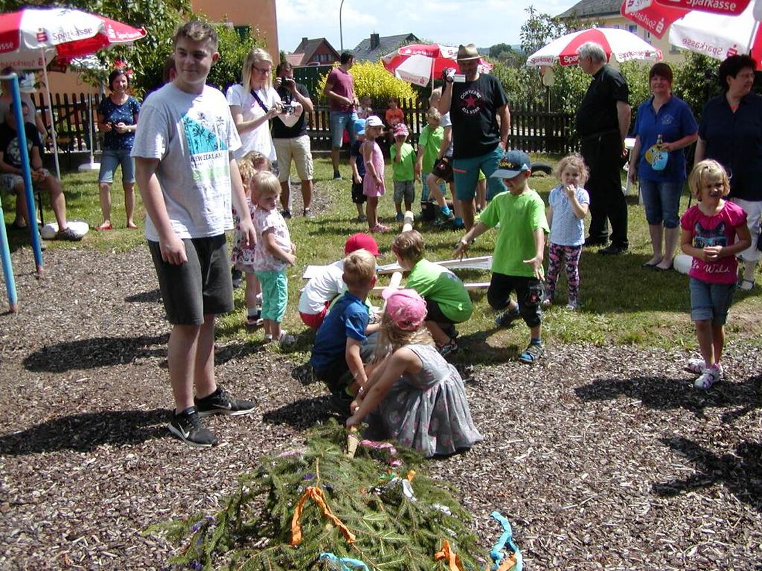 Wurz. „Halli hallo, herzlich willkommen!“, mit diesem Lied begrüßten die Mädchen und Buben des Kindergartens St. Matthäus in Wurz ihre Gäste beim Kindergartenfest. Das Begrüßungsgedicht der Vorschulkinder verriet auch gleich, was die [&hellip;]