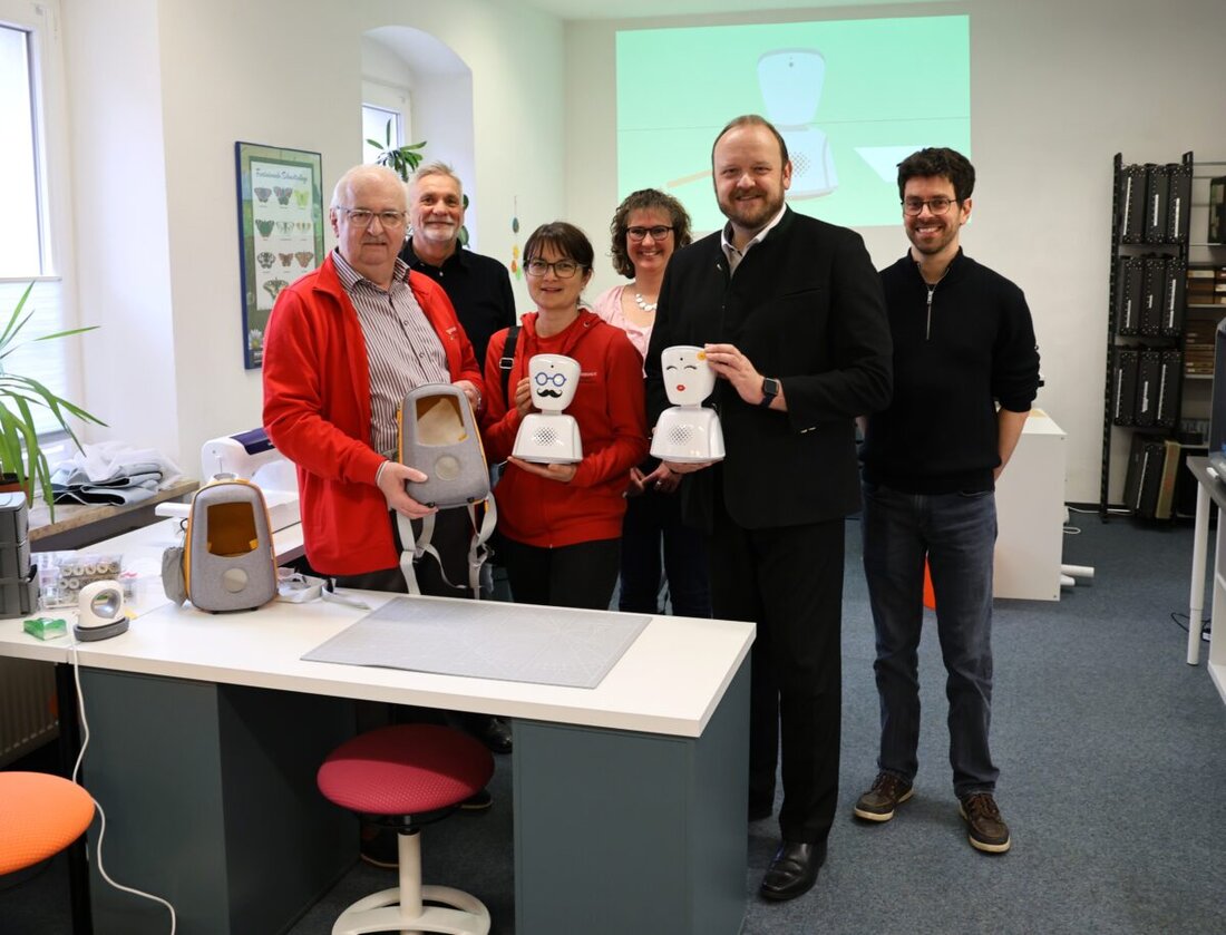 Neustadt/WN. Die Kinderkrebshilfe Oberpfalz Nord spendet dem Medienzentrum Neustadt-Weiden zwei AV1-Avatare und stärkt so erkrankte Schüler. Pro Avatar fallen rund 5.000 Euro an; insgesamt stehen nun vier Geräte bereit.