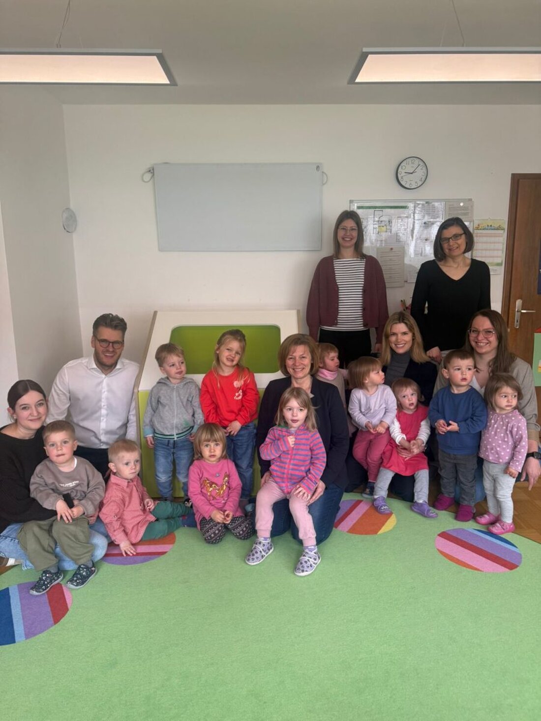 Falkenberg. Für die Johanniter-Kinderkrippe „Waldnaabzwerge“ konnte kürzlich ein Projekt erfolgreich umgesetzt werden: Mit Unterstützung der Firma IGZ wurde ein sogenanntes „Haus der Sinne“ angeschafft, das den Kindern künftig als Rückzugsort dient.