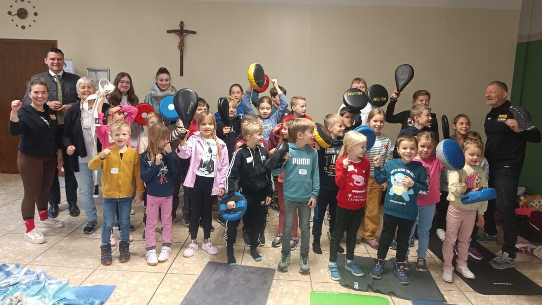 Schwandorf. Am Buß- und Bettag führte das Landratsamt Schwandorf zum 17. Mal einen Kindermitbringtag durch, bei dem Kinder ihre Eltern zur Arbeit begleiteten und einen Workshop erlebten. Die Veranstaltung zielte darauf ab, Spiel und Bewegung mit der Förderung von Selbstvertrauen und Mut zu kombinieren.