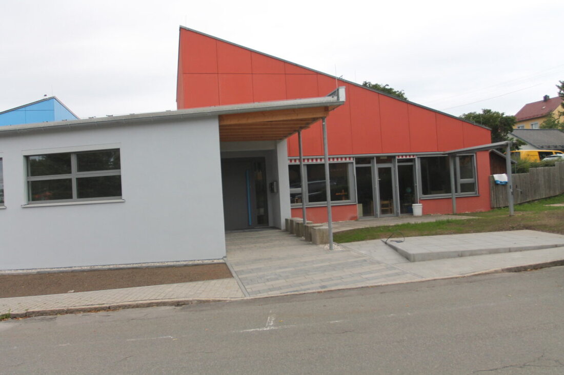 Waidhaus. Großes Interesse herrschte bei der Marktgemeinderatssitzung über die Zukunft der Kindertagesstätte St. Emmeram, speziell über die Übernahme des Defizits und den Erhalt der beiden Krippengruppen. Ein weiterer Diskussionspunkt war der Antrag für den Kauf eines GPS-gesteuerten Mähroboters, welcher jedoch abgelehnt wurde.