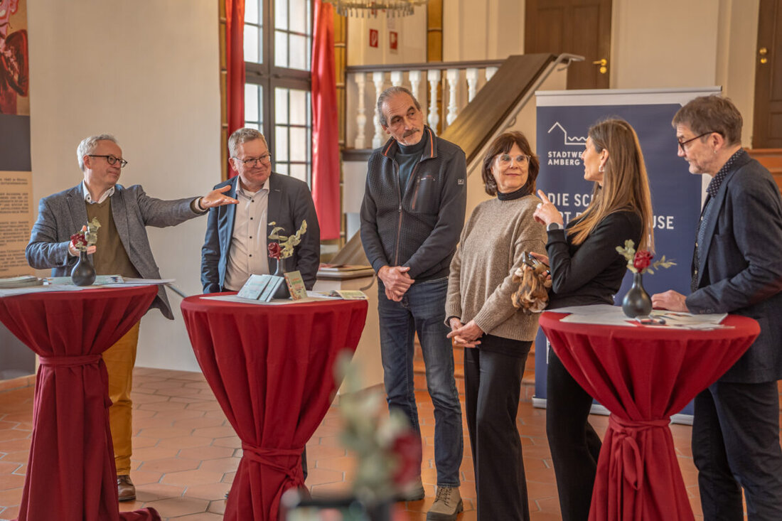 Amberg. Vom 15. bis 20. März 2026 steigt im Stadttheater das 21. Kindertheaterfestival „KIT“. Den Auftakt macht am Sonntag, 15. März, um 15.30 Uhr das Vorjahresstück „Nur ein Tag“. Fünf Ensembles zeigen 15 Vorstellungen.