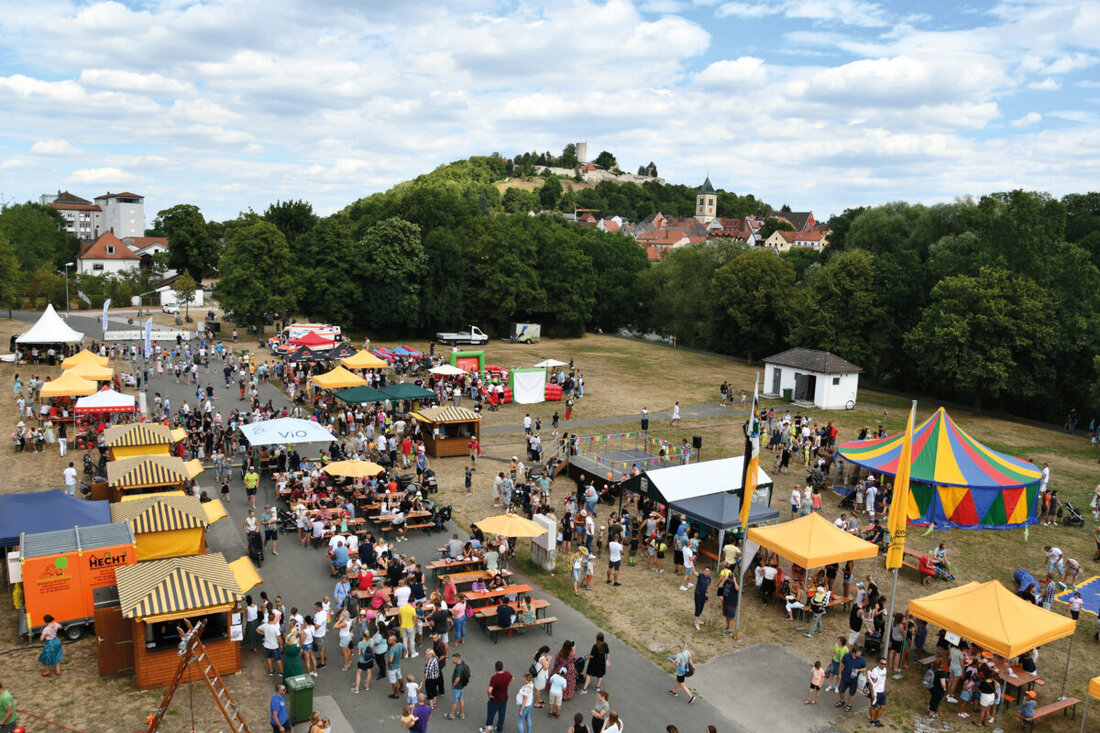 Burglengenfeld. Am Sonntag, 27. Juli 2025, findet von 14 bis 18 Uhr das Kinderfest auf dem Volksfestplatz mit Aktionen, Auftritten und Spielen für Familien statt. Vereine und Einrichtungen bieten ein buntes Programm, unter anderem mit einem Kinderkarussell und kreativen Mitmach-Angeboten.