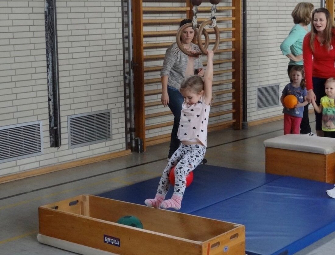 Luhe-Wildenau. Jeden Donnerstagnachmittag ist in der Luher Turnhalle mächtig was los: Die Turnzwerge, Kinder zwischen zwei und sechs Jahren, aufgeteilt in zwei Gruppen, toben sich hier so richtig aus. Über 50 [&hellip;]
