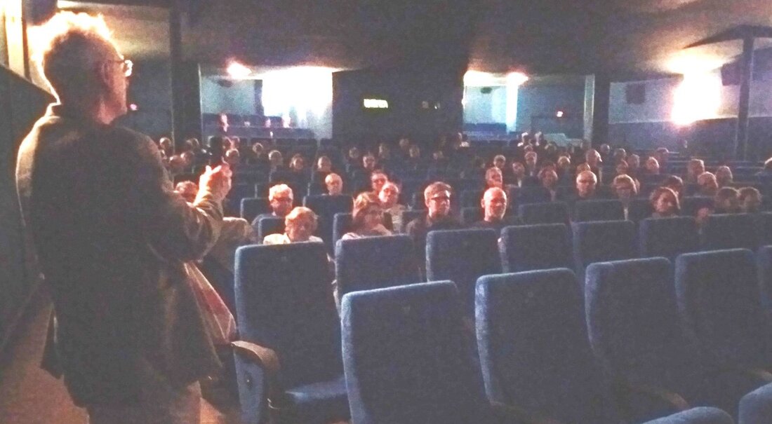 Weiden. “Der Kinosaal war voll”, freut sich Hilde Lindner-Hausner von der Bürgerinitiative gegen atomare Anlagen Weiden-Neustadt über das Interesse am Wackersdorf-Spielfilm. Kinobetreiber und Sprecher der Bürgerinitiative hatten nach der Vorstellung zum [&hellip;]