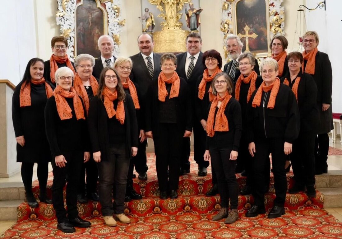 Eslarn. Der Kirchenchor unter Leitung von Martina Brenner gestaltete mit Gesang und Orgelmusik die Karwoche und Ostertage, wobei religiöse Erfahrungen eindrucksvoll musikalisch vermittelt wurden.
