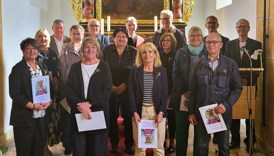Mantel. 14 Jubilare aus den Jahren 1973 bis 1976 feierten ihre Goldene Konfirmation. Ein Gottesdienst mit Orgel, Posaunenchor und der Predigt von Pfarrer Ruhs erinnerte auch an sechs Verstorbene.