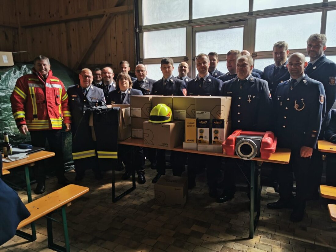 Kirchenthumbach. In Kirchenthumbach wird großes Augenmerk darauf gelegt, die Feuerwehren auf dem neuesten Stand zu halten. Dafür tätigt die Gemeinde regelmäßig Sammelbestellungen, um die Ausrüstung der Feuerwehren zu erneuern und mit technischen Neuheiten zu ergänzen.