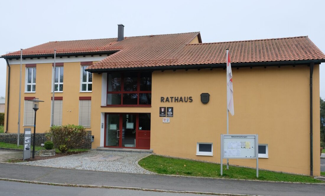 Kirchenthumbach. Am 12. Januar 2025 finden Neuwahlen für den Rathauschef statt, nachdem Bürgermeister Jürgen Kürzinger in den Ruhestand versetzt wurde.