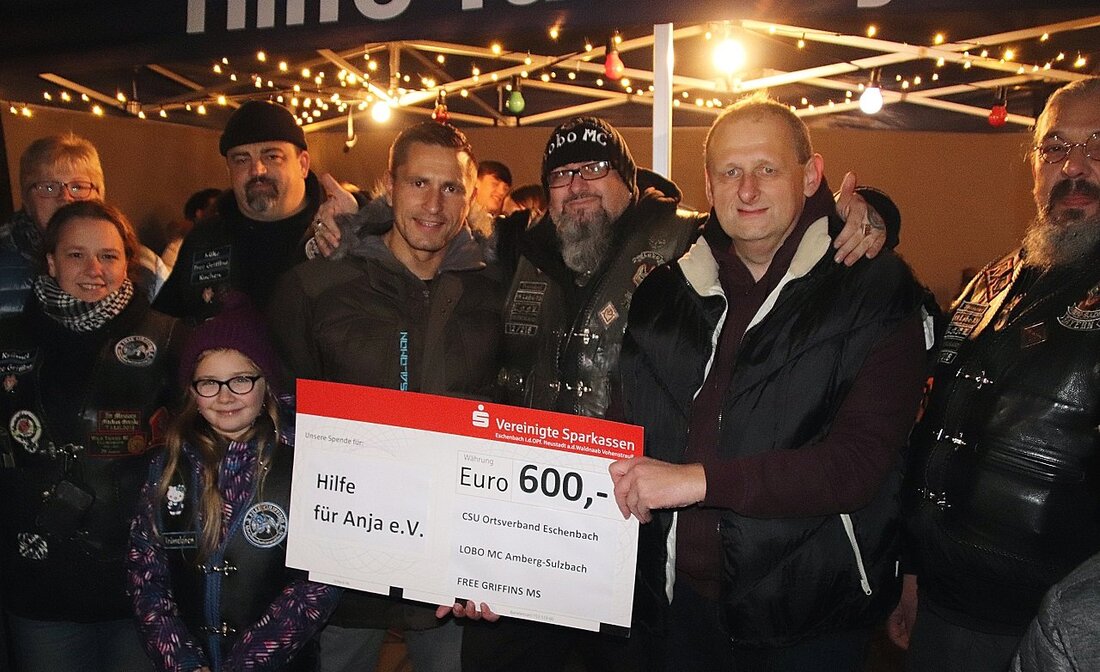 Kirchenthumbach. Teilnehmer eines Selbstverteidigungskurses sowie zwei Motorradclubs aus Eschenbach und Amberg-Sulzbach spendeten insgesamt 600 Euro für den Verein “Hilfe für Anja”. Beim Adventsmarkt in Kirchenthumbach erhielt der Vorsitzende den Scheck [&hellip;]