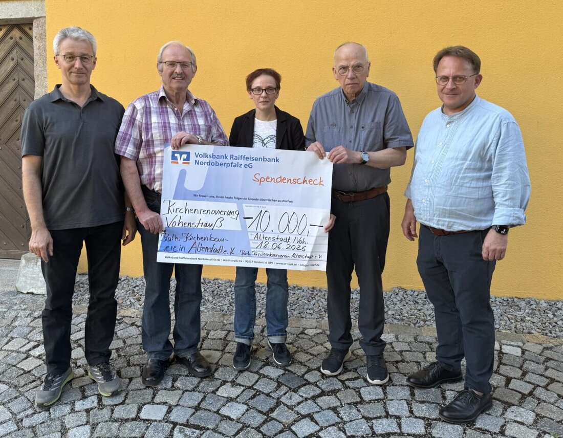 Altenstadt/VOH. Der Kirchenverein Altenstadt spendet 10.000 € für die Innenrenovierung der Stadtpfarrkirche Maria Immaculata in Vohenstrauß. Das zeigt die enge Verbundenheit und das jahrelange Engagement des Vereins.