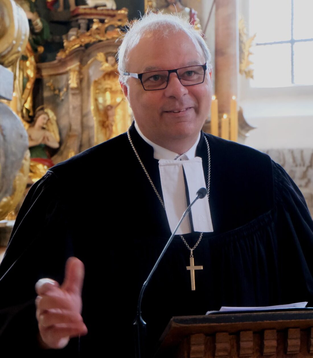 Floß. Was auch immer an den vier Tagen an Festlichkeiten zur Flosser Kirchweih im Festzelt bei Oberndorf an Events geboten wird, die beiden christlichen Kirchen St. Johannes Baptista für die evangelischen Gläubigen und St. Johannes der Täufer für die katholischen Christen stehen am Kirchweihsonntag im Mittelpunkt.