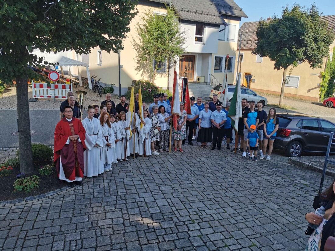 Thurndorf. Mit dem Aufrichten des Kirwabams startete das vier Tage währende Pfarr- und Kirchweihfest der Pfarrei St. Jakobus. Gottesdienste, Familienprogramm, neue Speisen und ein bayerischer Abend lockten viele Besucher.