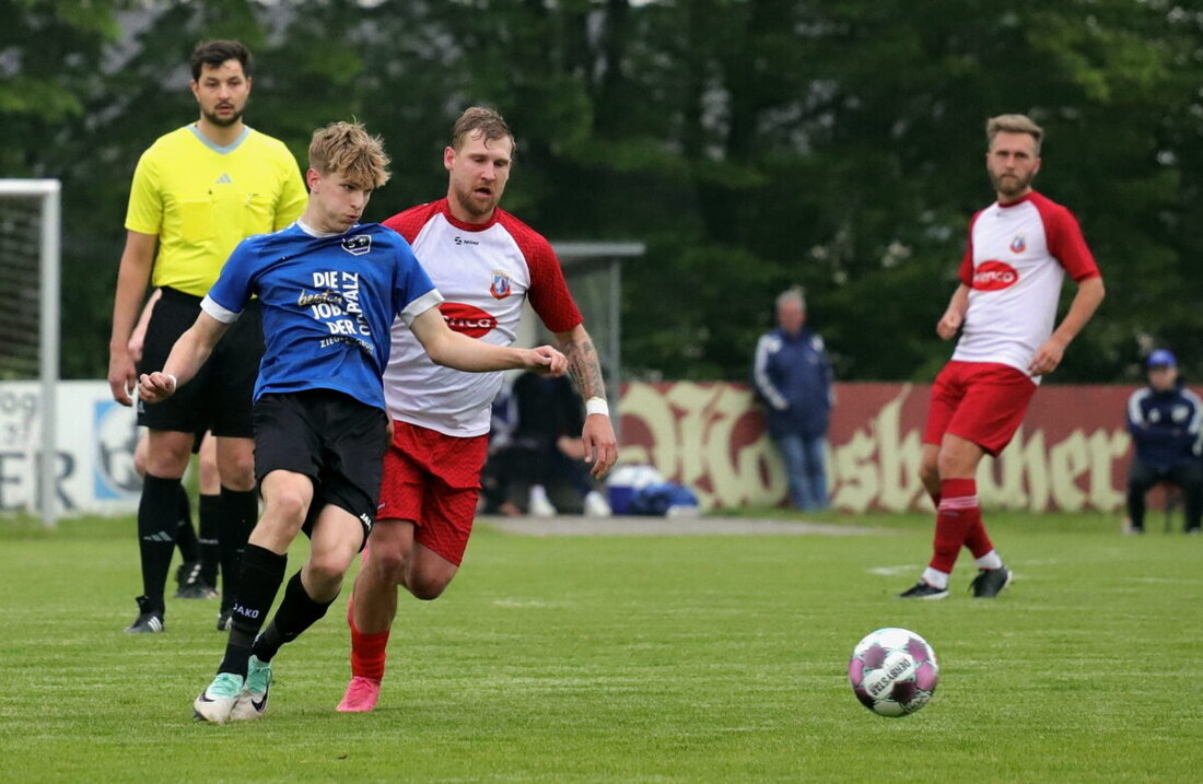 Etzenricht. Zum Abschluss der Bezirksliga-Vorrunde empfängt der SV Etzenricht die selbstbewusste SpVgg Vohenstrauß. Die Gastgeber wollen ihre Torchancen besser nutzen und haben ihr Ziel, einen Platz unter den ersten vier Teams, bereits sicher.