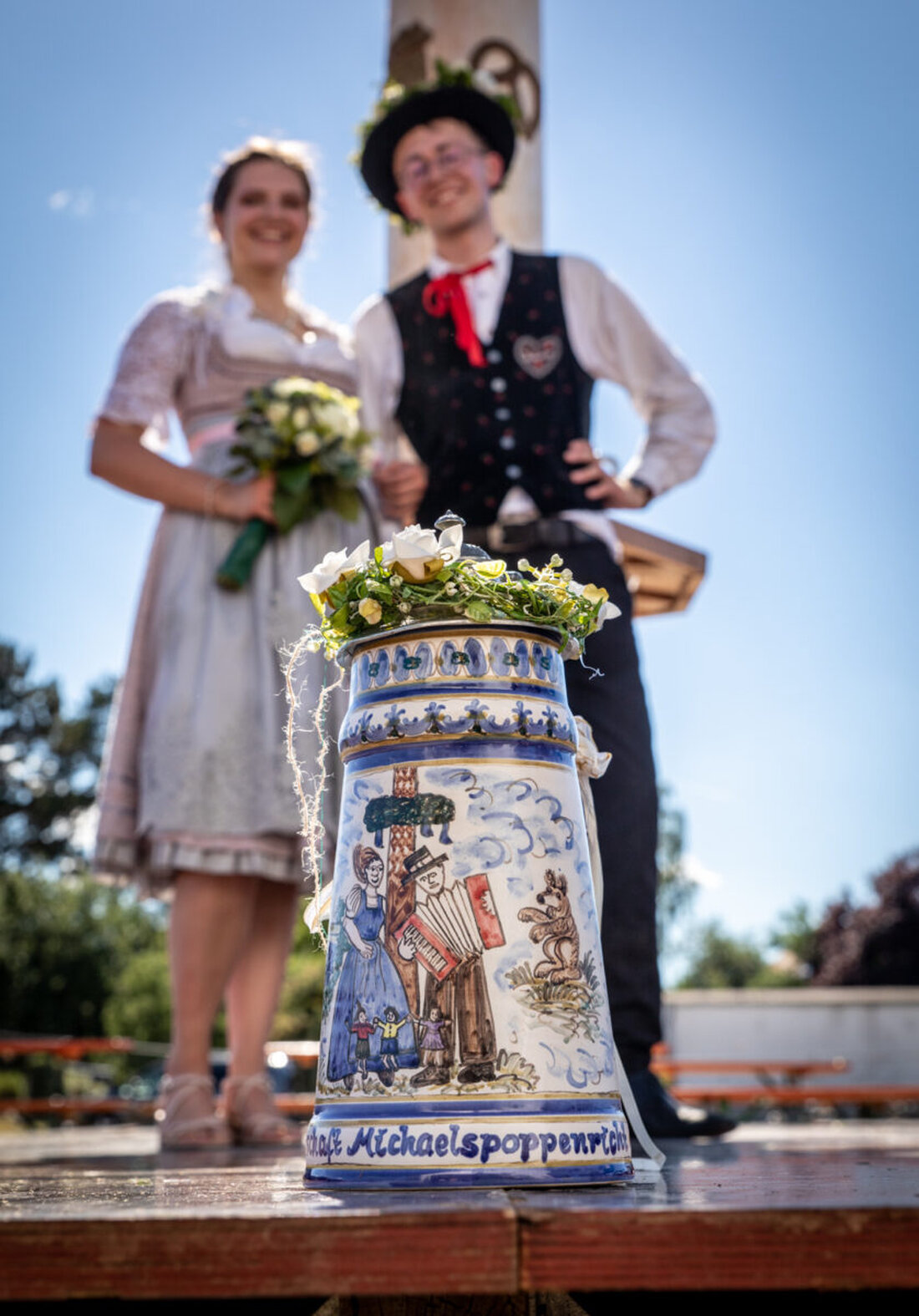 Amberg-Sulzbach. Der Landkreis lädt am Samstag, 19. Juli, zu einem „Sichtungstag für mögliche Kirwa-Exponate“ ins Landratsamt ein. Wer Trachten, Krüge, Fotografien oder sonstige Kuriositäten rund um die Kirwa-Tradition im Amberg-Sulzbacher Land besitzt und später gegebenenfalls im geplanten Kirwa-Museum präsentieren möchte, ist herzlich eingeladen.