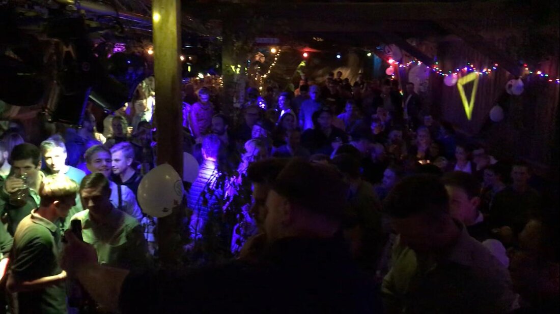 Störnstein. D´Hohlweglauerer und DJ Michael B. heizen den Kirwa-Stodl in Störnstein heute richtig ein. Wer wird wohl der Kirwa-König mit seinen Ministern? Die KLJB Störnstein lädt zur Kirwa ein. Heute [&hellip;]