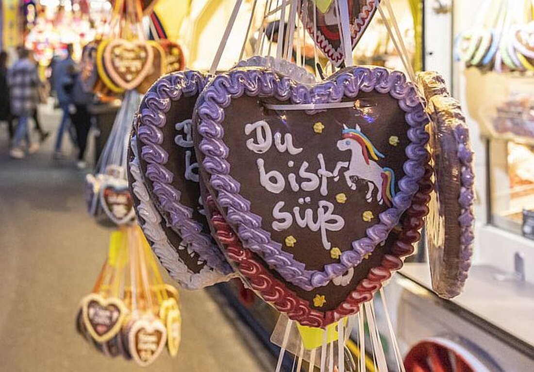 Weiherhammer.
Von 23. Oktober bis 27. Oktober feiert die Kirwa mit Zoigl, Musik und Tradition.
Freier Eintritt, 100 Liter Freibier und Tänze am Kirwabaum versprechen unvergessliche Momente.