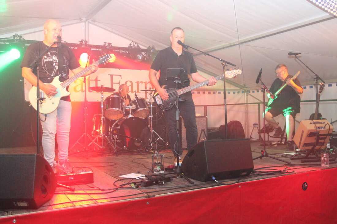 Flossenbürg. Die Kirwa lädt vom 13. bis 17. August zum Feiern ein: Preisschafkopf mit Geldpreisen bis 500 Euro, Partynacht mit Freistaat Live, Rock von Wyatt Earp sowie Frühschoppen und Programm für Jung und Alt.