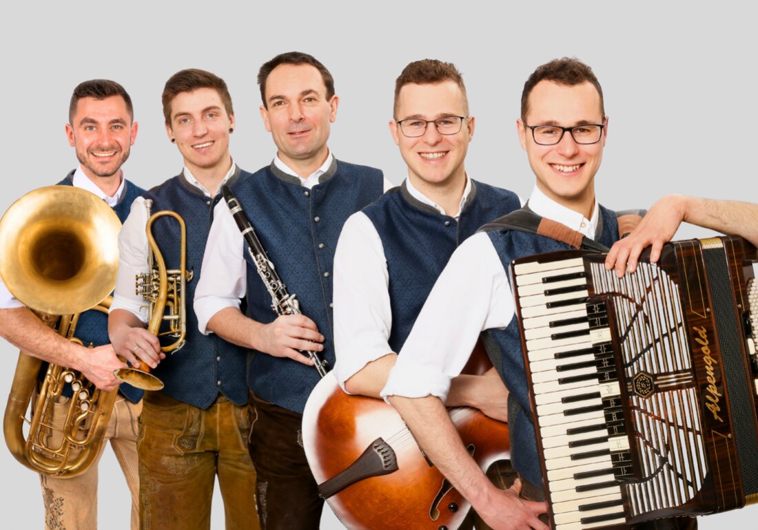 Bärnau. Kultur in der Post ist der Veranstalter in Bärnau, Hotel-Gasthof Zur Post, und informiert auf https://www.ghzp.de/ über Ort und Angebote für Besucher, die Kultur vor Ort erleben möchten. Das Ticket erhalten Sie online über okticket.de.