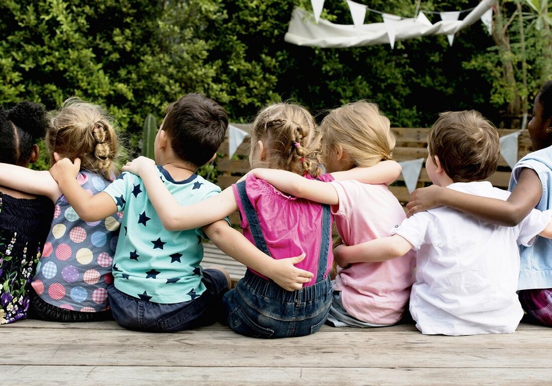 Weiden. Kindertagesbetreuung gilt heute als unverzichtbarer Einstieg in lebenslanges, erfolgreiches Lernen. Aber noch längst nicht alle Eltern lassen ihre Kinder professionell betreuen. Ein Programm baut für weitere zwei Jahre Brücken in die Kita.